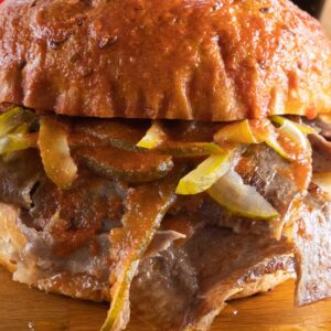 Delicious torta ahogada topped with meat and vegetables, perfect for fast food lovers.